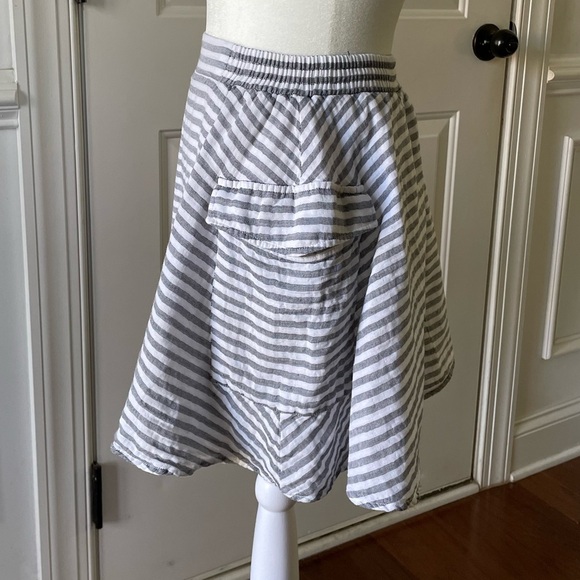 BCBGeneration Women's
Cargo A-Line Skirt Gray and White Stripped Size Small - Picture 3 of 7